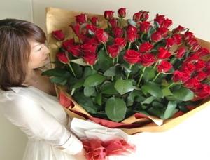 赤バラ60本花束
